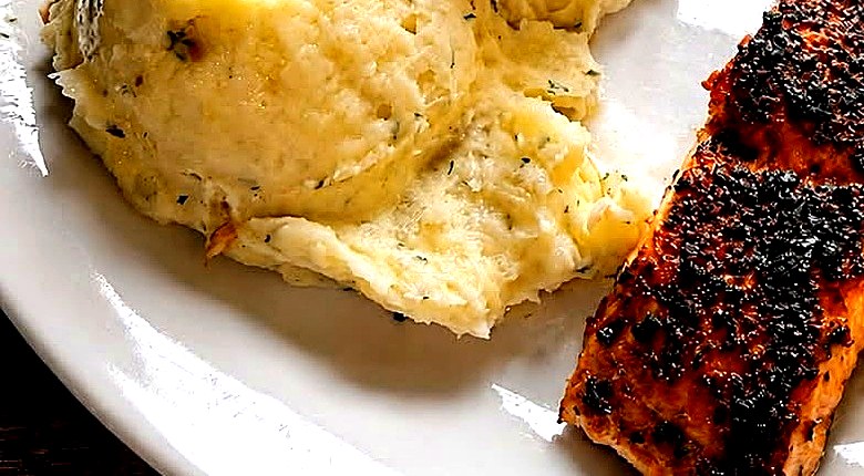 Blackened salmon with mashed potatoes